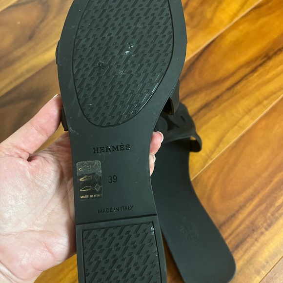 Hermes Rubber Aloha Sandals - Picture 3 of 5